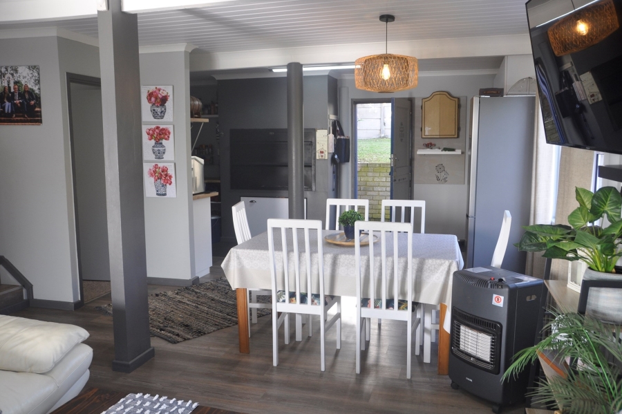 5 Bedroom Property for Sale in Fraaiuitsig Western Cape